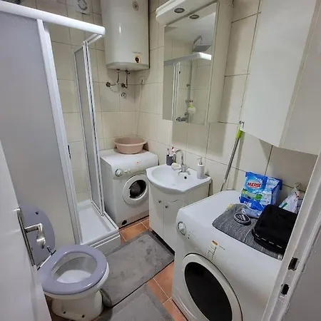 Apartment Spacious In *