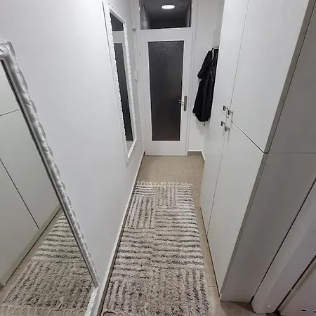Spacious In Apartment *